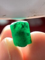 Unveiling the Magnificence of a 9.40ct Emerald Crystal: A Rare Gem of Stunning Beauty - Image 9