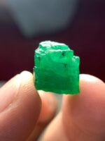 Rare 14.20 ct Swat Emerald Crystal: A Collector’s Gemstone Treasure - Image 2