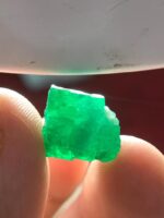 Rare 14.20 ct Swat Emerald Crystal: A Collector’s Gemstone Treasure - Image 5
