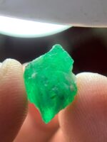 6.95ct Swat Emerald Crystal – Compact and Vibrant Natural Gem - Image 4