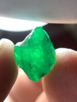 6.95ct Swat Emerald Crystal – Compact and Vibrant Natural Gem - Image 5