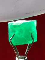 Elegant Simplicity: The 4.65ct Emerald Crystal – A Gem of Pure Beauty - Image 5