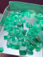 Green Origins: 48.30 Carat Emerald Rough Lot from Swat, Pakistan - Image 3