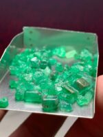 Green Origins: 48.30 Carat Emerald Rough Lot from Swat, Pakistan - Image 5