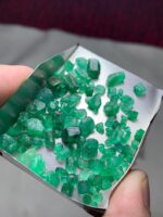 Green Origins: 48.30 Carat Emerald Rough Lot from Swat, Pakistan - Image 9