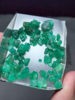 Mountain Green: 48.45 Carat Emerald Rough Lot from Swat - Image 8