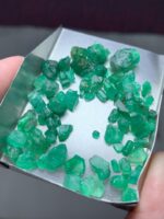 Mountain Green: 48.45 Carat Emerald Rough Lot from Swat - Image 10