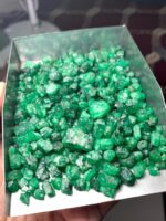 The 484 ct Swat Emerald Rough: A Collector’s Treasure - Image 3