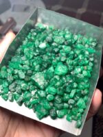 The 484 ct Swat Emerald Rough: A Collector’s Treasure - Image 4