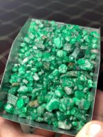 712.70 ct Emerald Rough Lot from Swat: Nature’s Uncut Treasure - Image 14