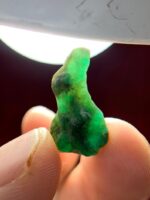 8.55 Carat Natural Emerald Crystal from Swat, Pakistan – Untreated Green Beryl Beauty - Image 2
