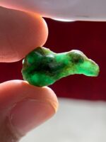 8.55 Carat Natural Emerald Crystal from Swat, Pakistan – Untreated Green Beryl Beauty - Image 3