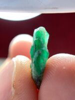 4.90 Carat Emerald Crystal from Swat, Pakistan – Natural Untreated Green Beryl - Image 9