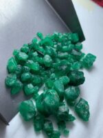 109.05ct Swat Emerald Rough Lot: Natural Pakistan Crystals - Image 10