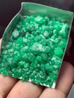 106.85ct Swat Emerald Rough Lot (14x10x6mm): Large Natural Crystals with Deep Green Color - Image 3