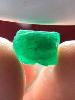 7.05ct Swat Emerald Crystal: Vibrant Green Beauty from Pakistan - Image 2