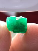 7.05ct Swat Emerald Crystal: Vibrant Green Beauty from Pakistan - Image 4
