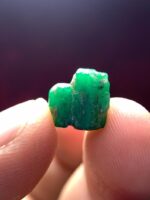 Raw Radiance: 8.36ct Emerald Crystal from Swat - Image 3