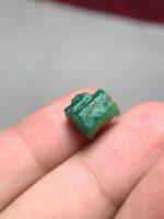 Raw Radiance: 8.36ct Emerald Crystal from Swat - Image 4