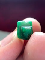 Raw Radiance: 8.36ct Emerald Crystal from Swat - Image 5