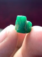 Raw Radiance: 8.36ct Emerald Crystal from Swat - Image 6