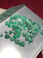 Swat Emerald Showcase: Stunning 86.65 Carat Lot of Natural Green Crystals - Image 4