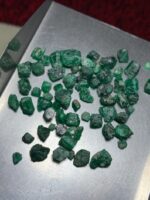Swat Emerald Showcase: Stunning 86.65 Carat Lot of Natural Green Crystals - Image 6