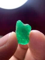 6.11ct Swat Emerald Crystal: Elegance in an Elongated Form - Image 2