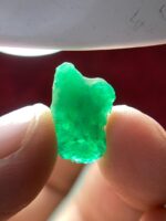 6.11ct Swat Emerald Crystal: Elegance in an Elongated Form - Image 5