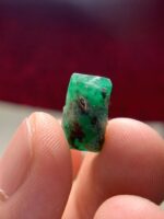 8.77ct Swat Emerald Crystal: A Bold Natural Statement in Green - Image 2
