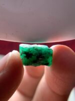 8.77ct Swat Emerald Crystal: A Bold Natural Statement in Green - Image 4