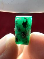 8.77ct Swat Emerald Crystal: A Bold Natural Statement in Green - Image 10