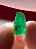 2.50 ct Natural Emerald Crystal from Swat – Vibrant Green Beauty - Image 8
