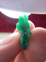 14.37ct Swat Emerald Crystal – Vivid Color, Elegant Shape, 100% Natural - Image 5
