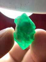 14.37ct Swat Emerald Crystal – Vivid Color, Elegant Shape, 100% Natural - Image 8