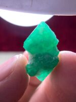 14.37ct Swat Emerald Crystal – Vivid Color, Elegant Shape, 100% Natural - Image 9