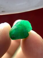 Majestic Green: The 7.20ct Emerald Crystal from Swat Valley - Image 4
