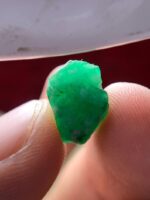Majestic Green: The 7.20ct Emerald Crystal from Swat Valley - Image 5