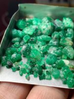 Exceptional 84.00ct Swat Emerald Rough Lot – Rich Color in 14x9x4 mm - Image 6