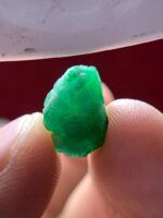 Majestic Green: The 7.20ct Emerald Crystal from Swat Valley - Image 7
