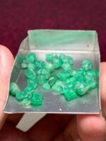 35.25ct Swat Emerald Rough Lot: Pure Green Potential from Pakistan’s Gem Valley - Image 2