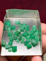 35.25ct Swat Emerald Rough Lot: Pure Green Potential from Pakistan’s Gem Valley - Image 5