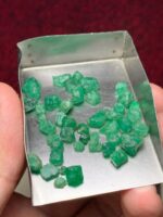 35.25ct Swat Emerald Rough Lot: Pure Green Potential from Pakistan’s Gem Valley - Image 7