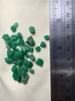 35.25ct Swat Emerald Rough Lot: Pure Green Potential from Pakistan’s Gem Valley - Image 9