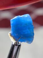 7.90ct A Bold and Substantial Natural Blue Crystal - Image 2