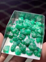 A Bold Statement in Green: 62.50 Carat Swat Emerald Rough Lot - Image 2