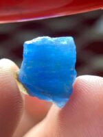 7.90ct A Bold and Substantial Natural Blue Crystal - Image 3