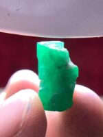 Majestic Swat Emerald: 14.86ct Crystal (17.31 x 10.61 x 10.76 mm) - Image 4