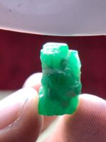 Majestic Swat Emerald: 14.86ct Crystal (17.31 x 10.61 x 10.76 mm) - Image 5