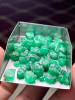 A Bold Statement in Green: 62.50 Carat Swat Emerald Rough Lot - Image 4